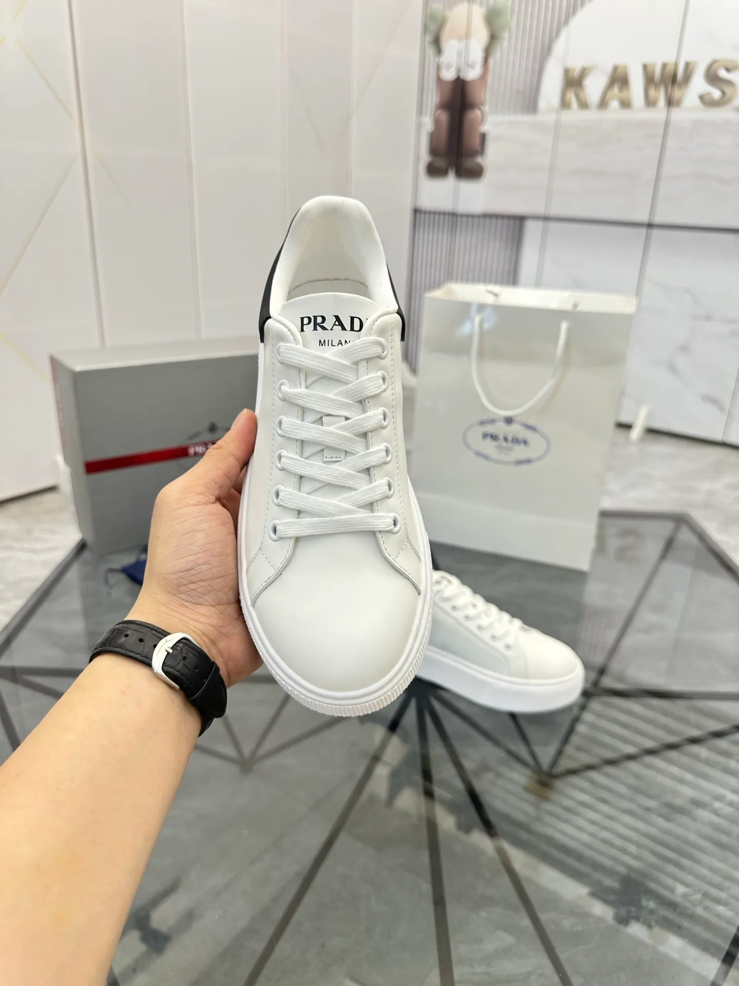 Men's shoes for sale 💰: 💰P520¥ High-end top quality Product trademark: Prada *"Prada*" low-top casual shoes Regular size: 35-45 (can be customized to 46) Couple style Product materials: imported first-layer cowhide leather upper, water-dyed sheep lining, original ultra-light foam outsole. No.: H201